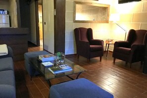 House, 4 Bedrooms | Living room | Flat-screen TV - Casa Rural Estrela (San Martin de Trevejo)