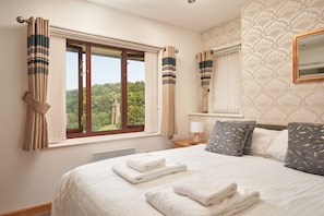 Deluxe Triple Room | Desk, iron/ironing board, free WiFi, bed sheets - The Windmill Inn (Taunton)