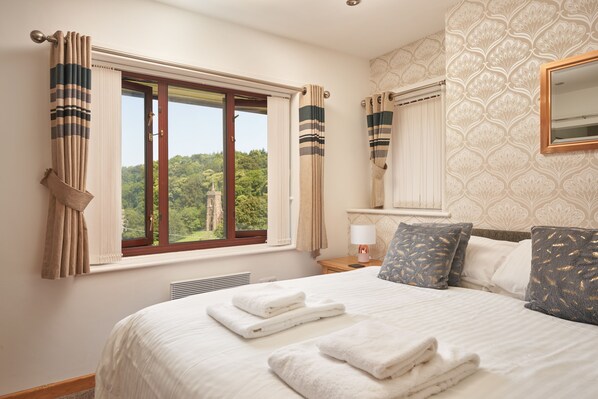 Deluxe Triple Room | Desk, iron/ironing board, free WiFi, bed sheets - The Windmill Inn (Taunton)