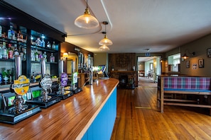 Bar (on property) - The Windmill Inn (Taunton)