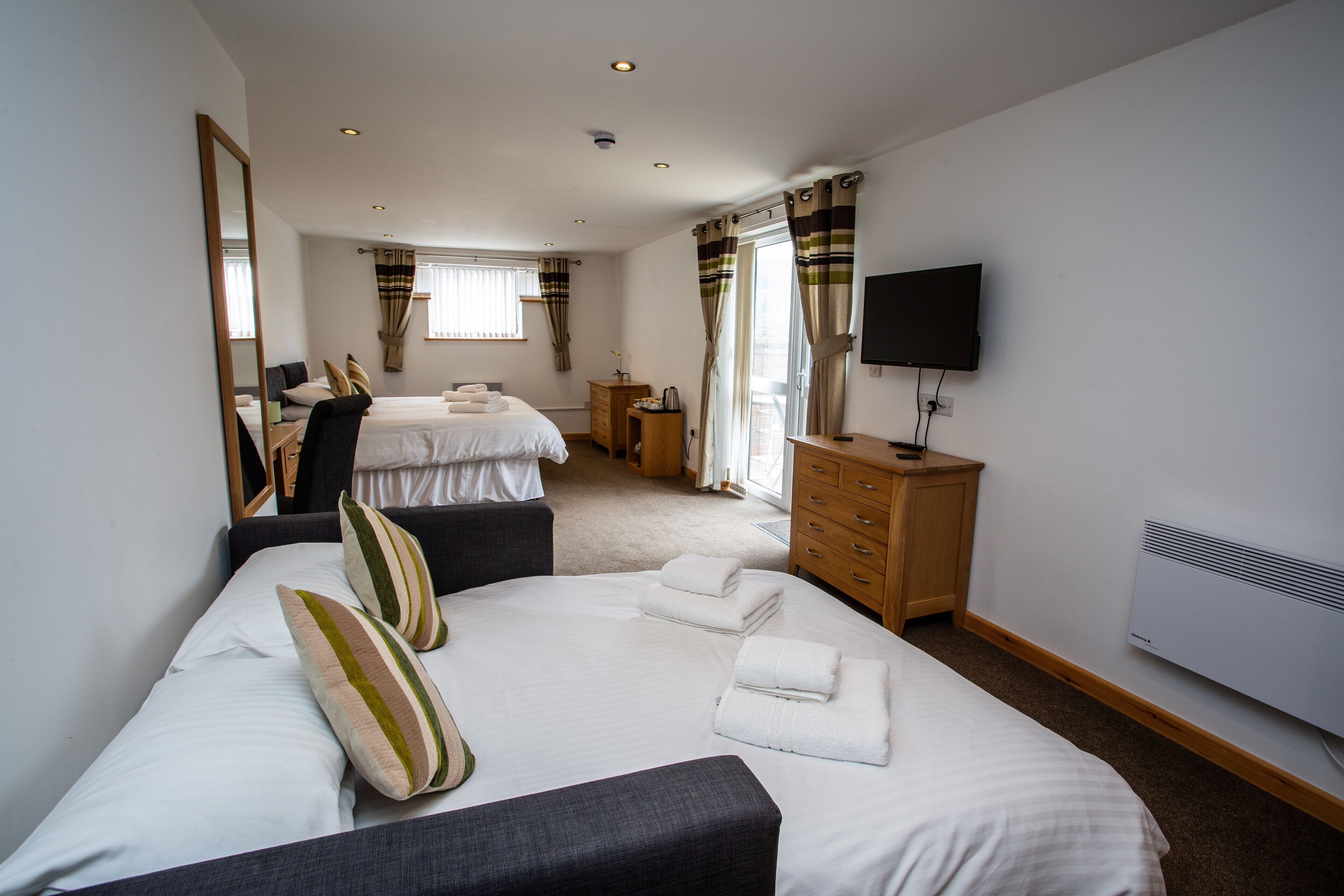 Deluxe Quadruple Room, 1 Bedroom | Desk, iron/ironing board, free WiFi, bed sheets