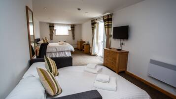 Deluxe Quadruple Room, 1 Bedroom | Desk, iron/ironing board, free WiFi, bed sheets