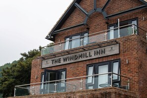 Front of property - The Windmill Inn (Taunton)