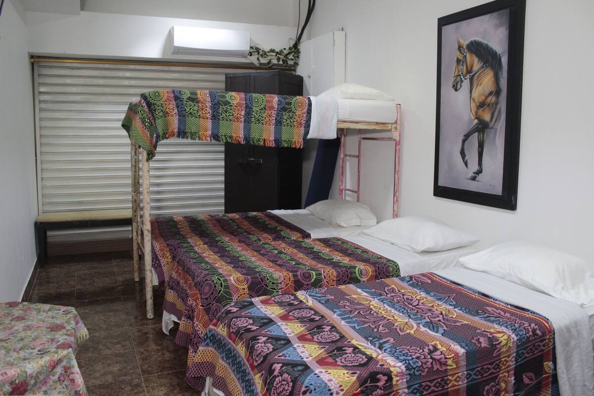 6 chambres, couette en duvet d'oie, coffres-forts dans les chambres
