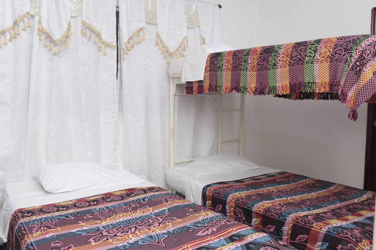 6 chambres, couette en duvet d'oie, coffres-forts dans les chambres