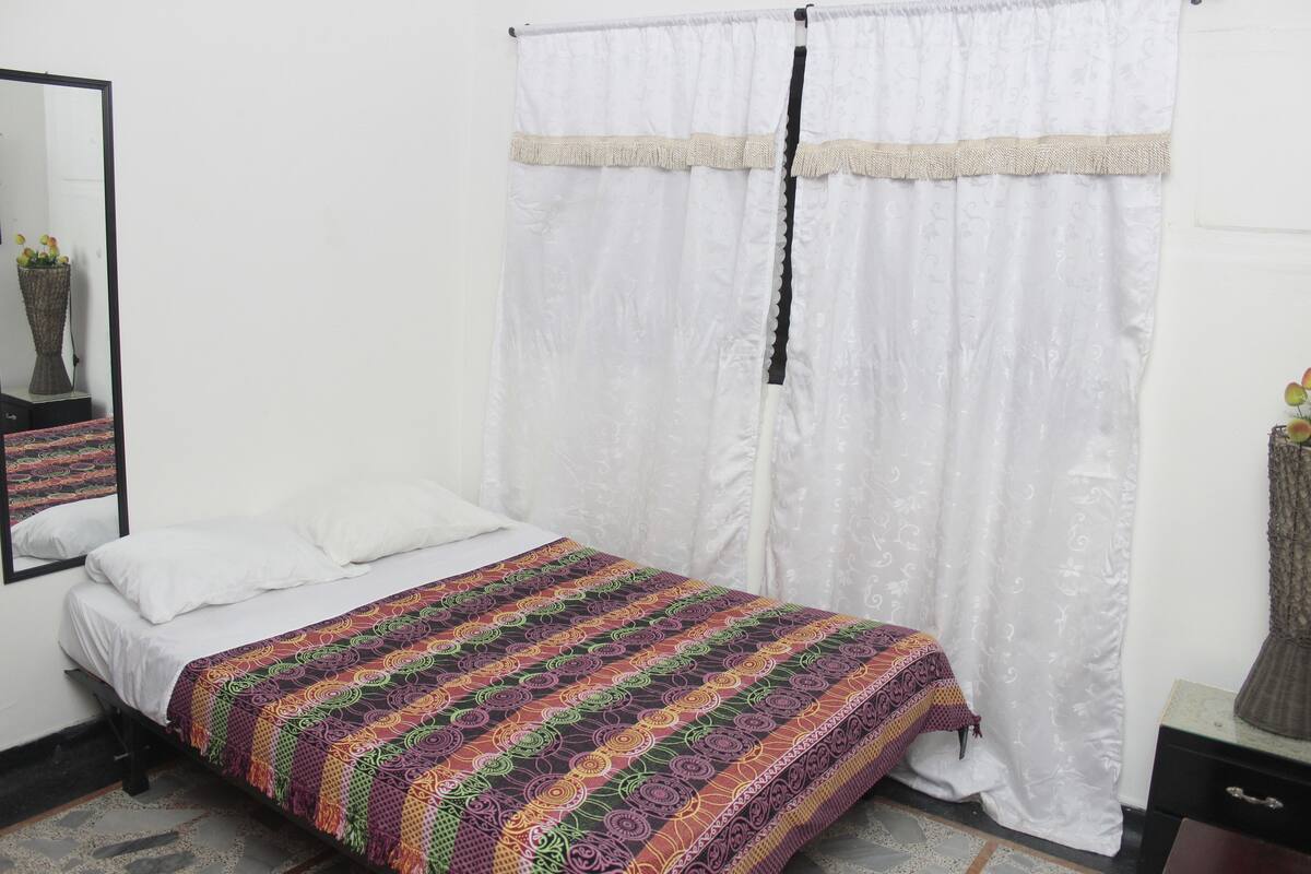 6 chambres, couette en duvet d'oie, coffres-forts dans les chambres