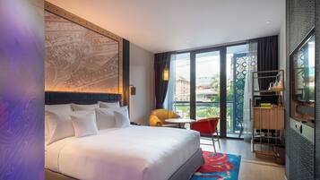 Standard Room, 1 King Bed, City View | 1 bedroom, premium bedding, free minibar items, in-room safe