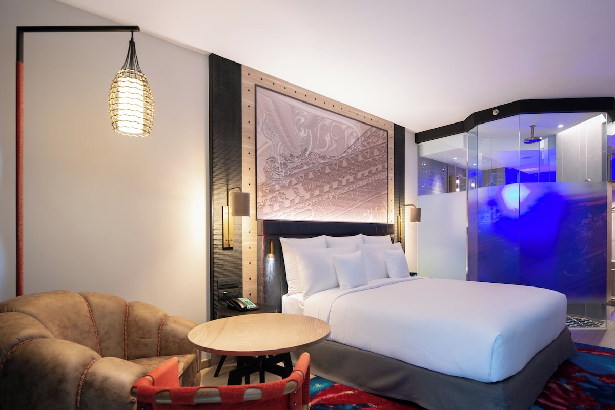 1 bedroom, premium bedding, free minibar items, in-room safe