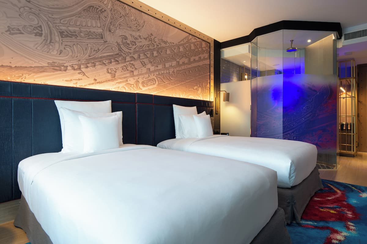 1 bedroom, premium bedding, free minibar items, in-room safe
