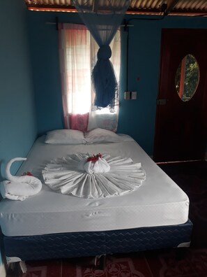 Cabin (1Double and 1 Single Bed ) | Bed sheets - Cabañas Privadas Dilany (Moyagalpa)
