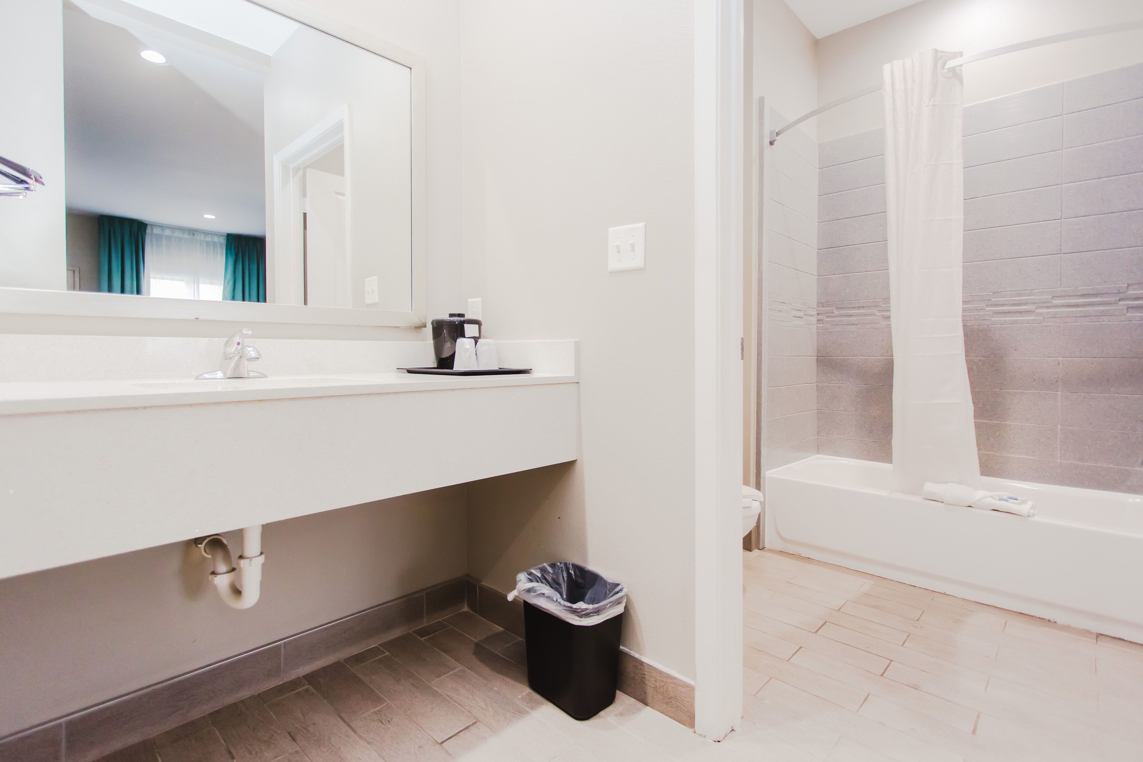 Photo - Express Inn - Spring