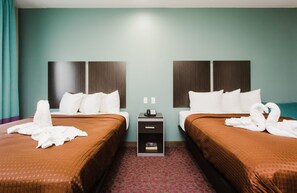 1 habitación, cubrecamas, escritorio y espacio para trabajar con laptop 