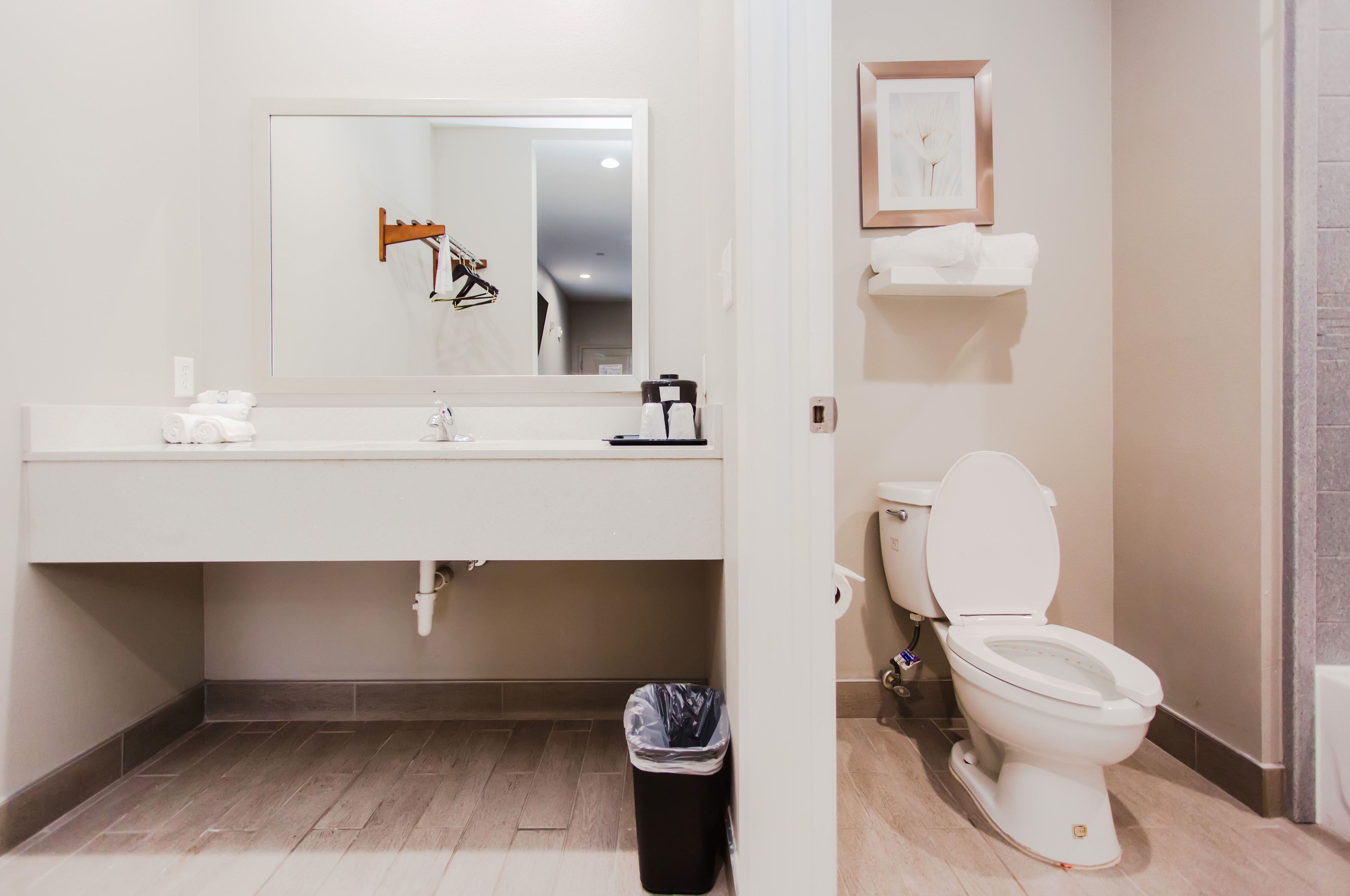 Photo - Express Inn - Spring