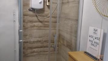 Quarto duplo, suíte | Wi-Fi de cortesia, roupa de cama