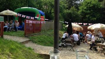 Khu ẩm thực ngoài trời