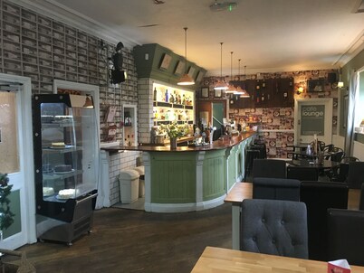 The Crown Inn - By Blunt Bars