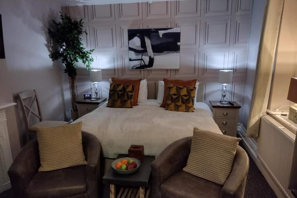 Double Room, Ensuite | Free WiFi, bed sheets