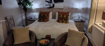 The Crown Inn - By Blunt Bars