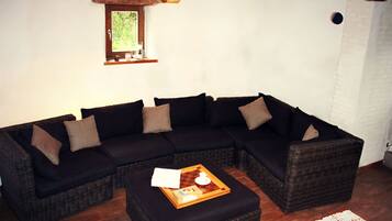 Cottage, Smoking | Living room
