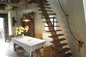 Cottage, fumeur | Restauration dans la chambre