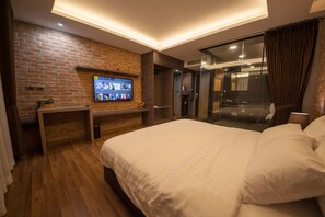 Deluxe Double Room | Safe på rommet, skrivebord, blendingsgardiner og wi-fi (inkludert)