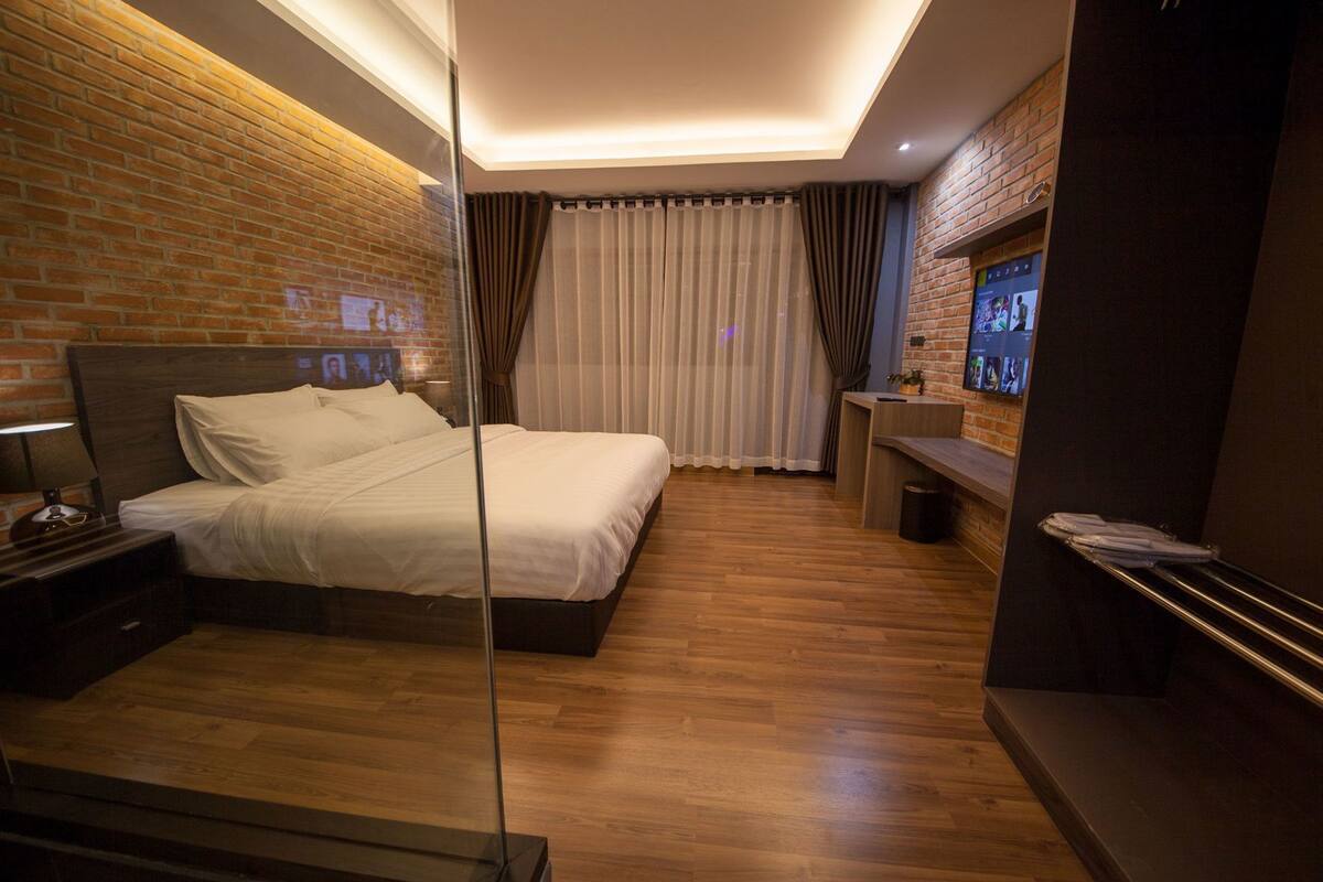 客房內保險箱、書桌、遮光布/窗簾、免費無線上網