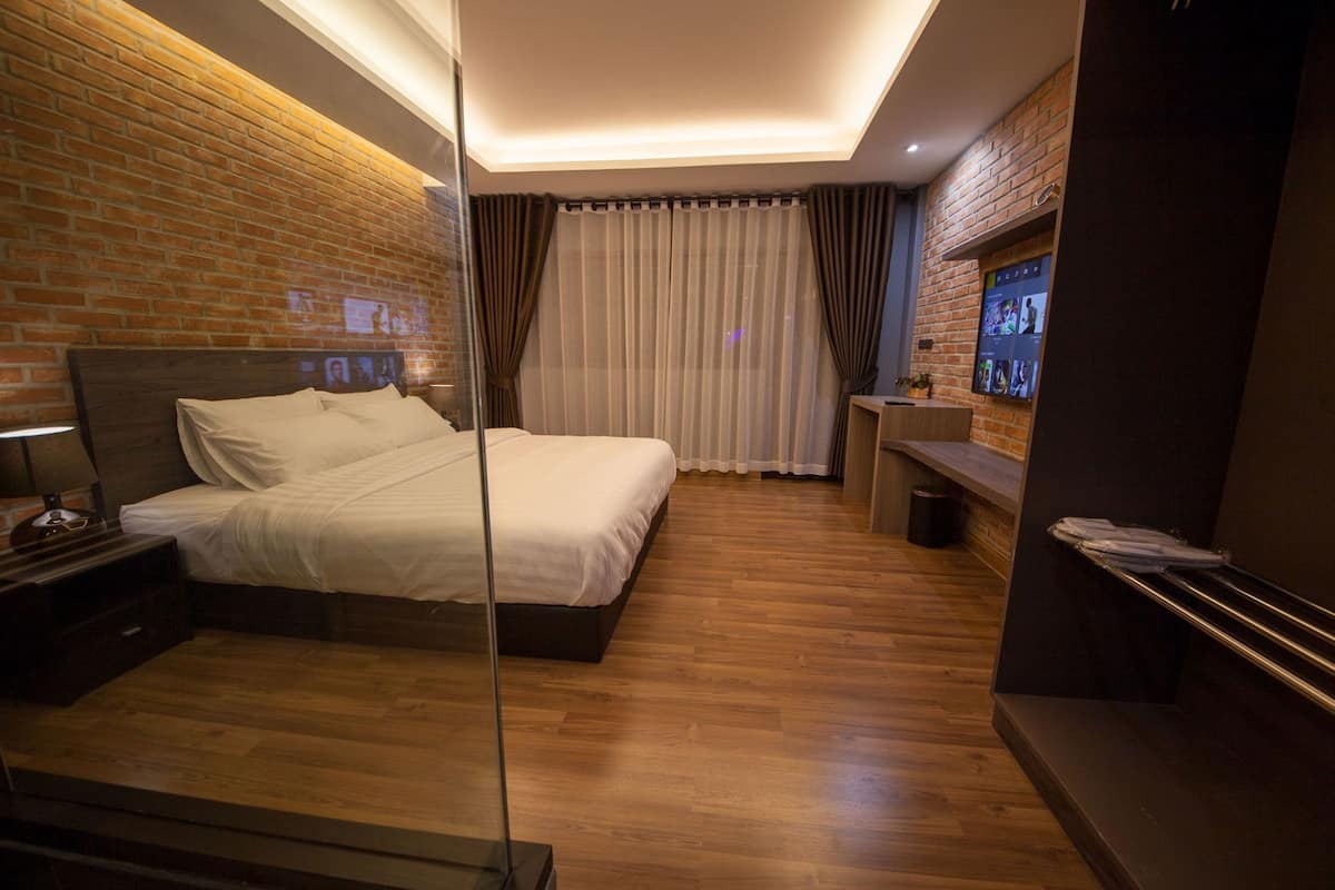 In-room safe, desk, blackout curtains, free WiFi