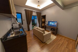32-inch flat-screen TV with cable channels, TV, Netflix - Feel Nimman Boutique (Chiang Mai)