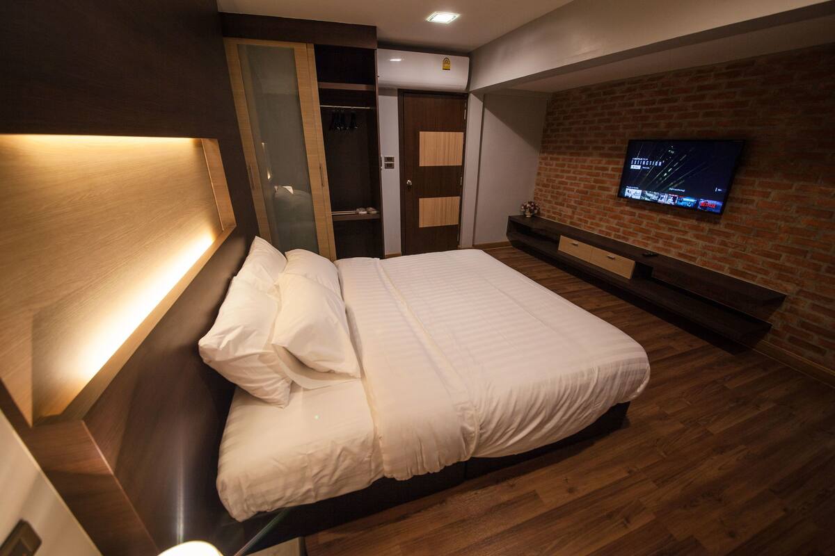2-Bedroom Suite | 客房內保險箱、書桌、遮光布/窗簾、免費無線上網