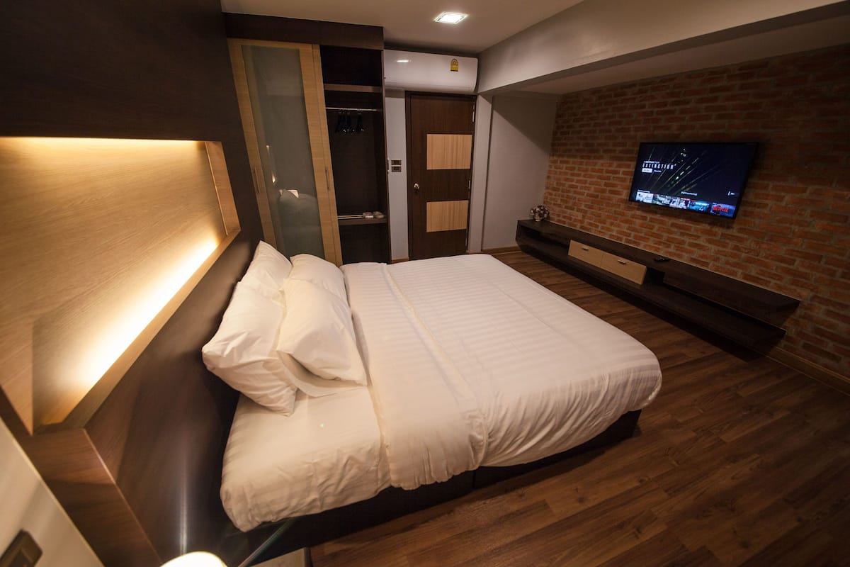 2-Bedroom Suite | In-room safe, desk, blackout drapes, free WiFi
