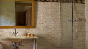 Superior Double or Twin Room | Bathroom | Bathtub, bathrobes, bidet, towels