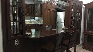 Refrigerador, cafetera/tetera