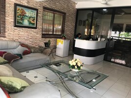 Decoración individual, mobiliario individual, cortinas opacas