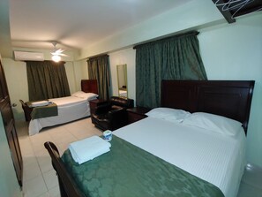 Individually decorated, individually furnished, blackout curtains - Torres Apart Studio (Santo Domingo)