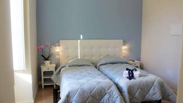Minibar, escritorio, wifi gratis y ropa de cama