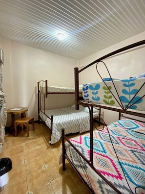 Coffres-forts dans les chambres, Wi-Fi gratuit, draps fournis