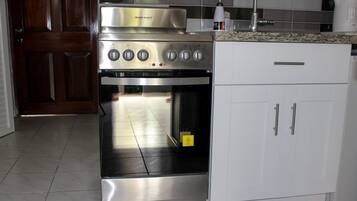 Studio Comfort, 1 Tempat Tidur Double, Bebas Asap Rokok | Dapur pribadi | Lemari es besar, microwave, oven, dan kompor