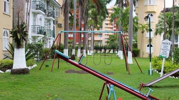 Tempat bermain anak - outdoor