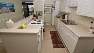 Apartment | 2 bedrooms, free WiFi, bed sheets