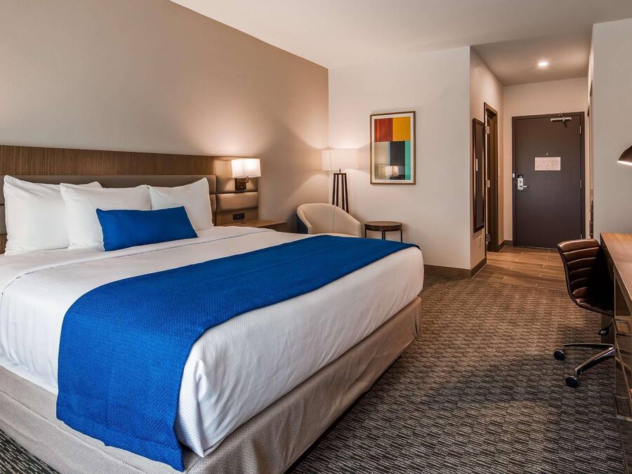 In-room safe, desk, laptop workspace, iron/ironing board