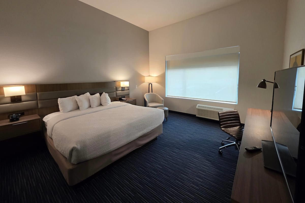 In-room safe, desk, laptop workspace, iron/ironing board