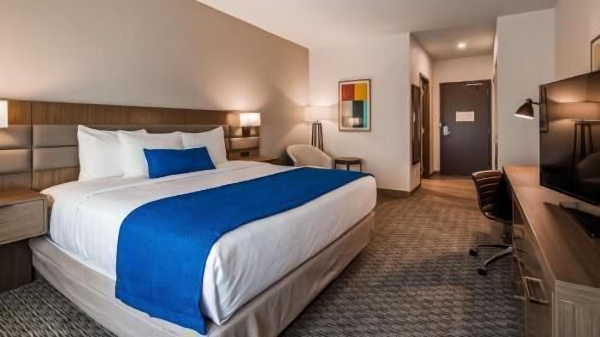 In-room safe, desk, laptop workspace, iron/ironing board