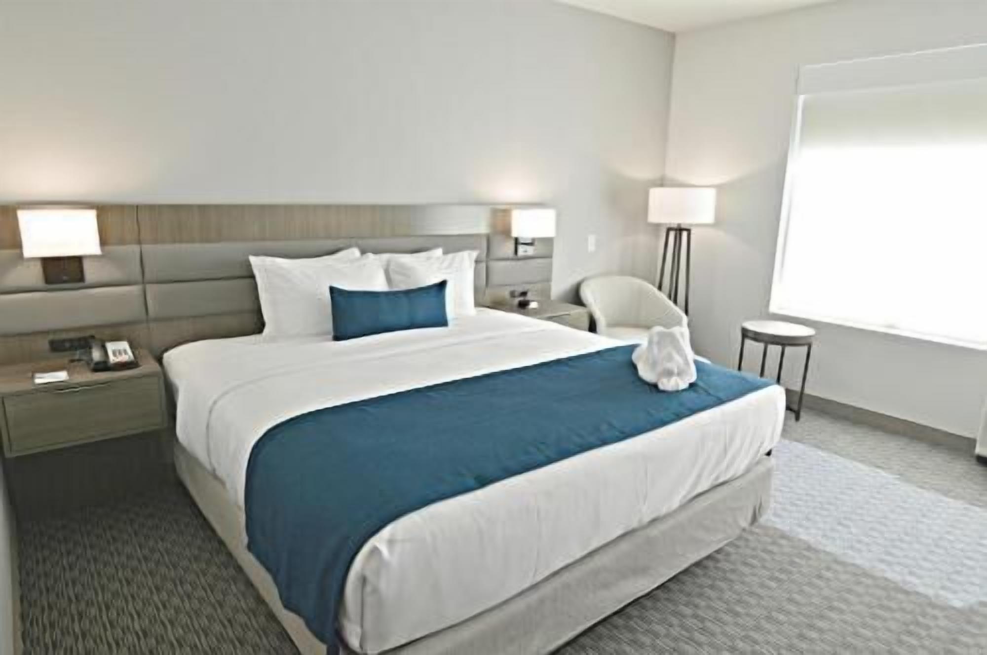 In-room safe, desk, laptop workspace, iron/ironing board