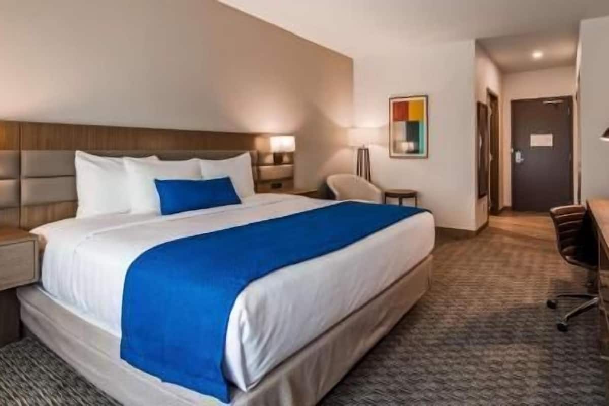 In-room safe, desk, laptop workspace, iron/ironing board