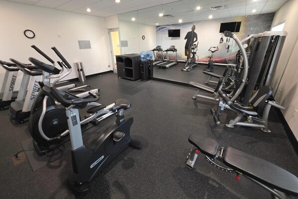 A gym with various exercise equipment including treadmills, elliptical machines, and weight machines. - Wingate by Wyndham Austin North (Austin)