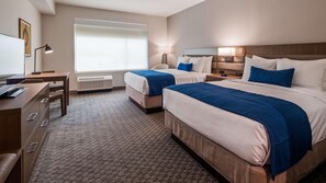 客房内保险箱、办公桌、笔记本电脑工作区、熨斗/熨衣板