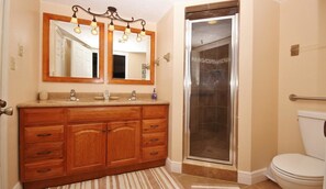 Bathroom - Sunrise 507 Apartment 2 (New Smyrna Beach)