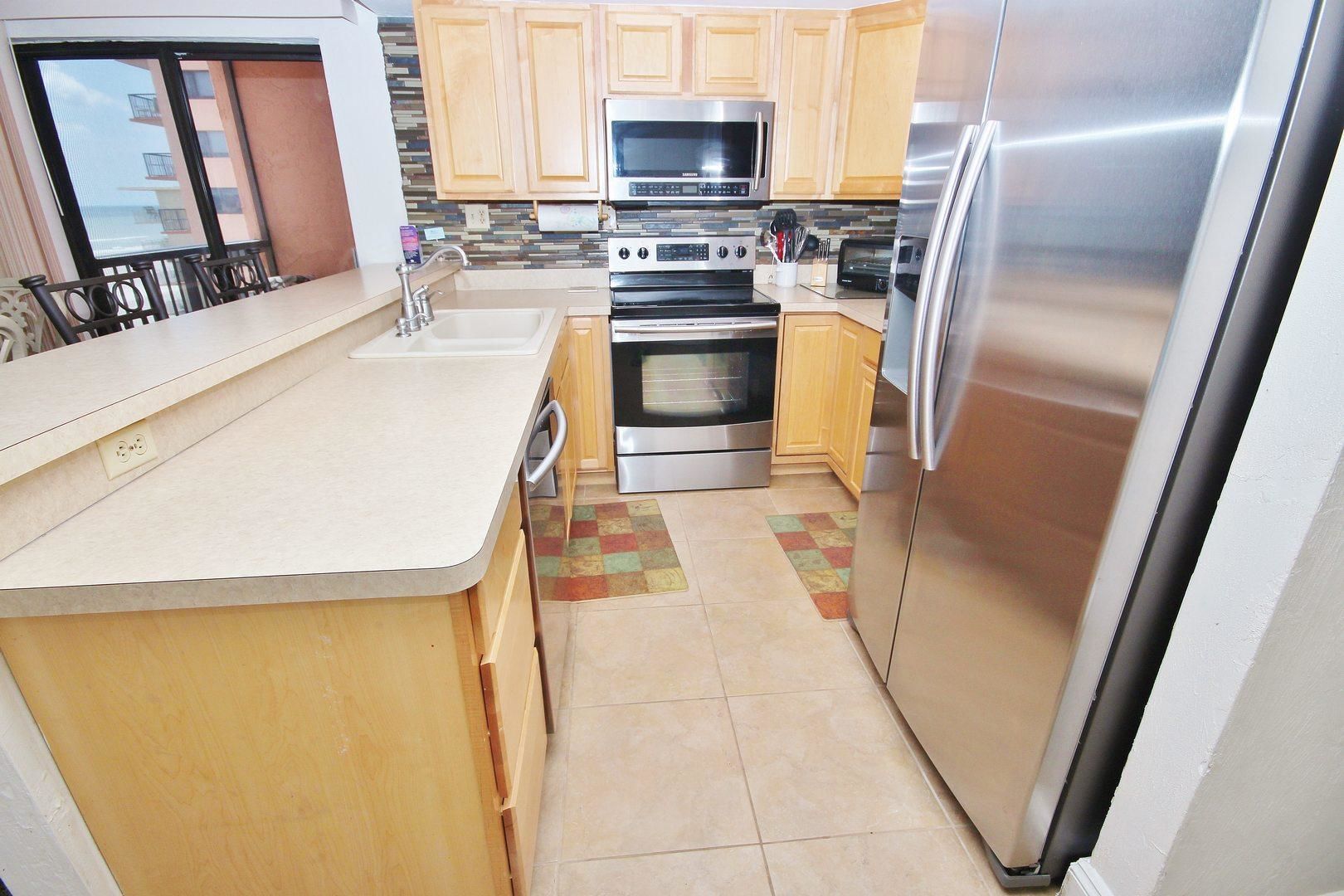 Apartment | Private kitchen | Fridge, oven, stovetop, coffee/tea maker