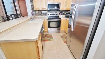 Apartment | Private kitchen | Fridge, oven, stovetop, coffee/tea maker