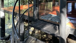 Mariposa Cabin, River View | Terrasse/Patio